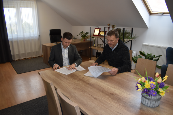 Podpisanie umowy na przebudowę odcinka drogi gminnej w miejscowości Gródek wraz z budową przepustu